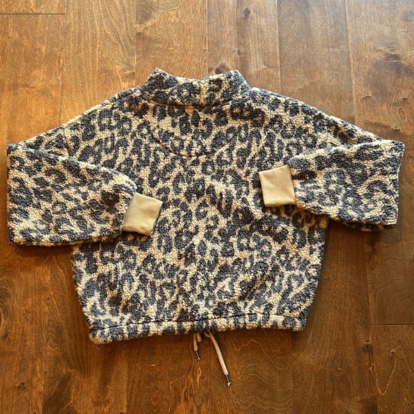 Women’s Sherpa Top - Picture 5 of 6